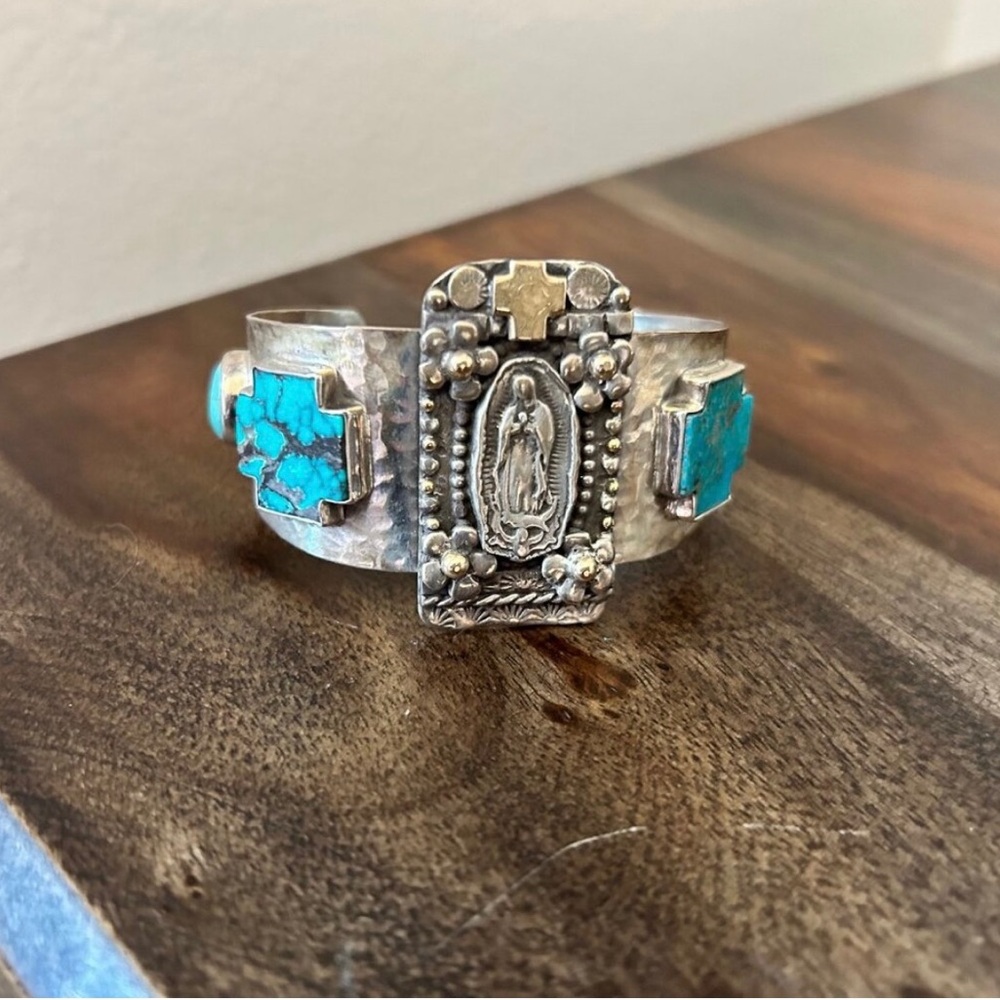 La Reyna Guadalupe Turquoise Cuff (925
Sterling Silver and 18K Gold Accents)